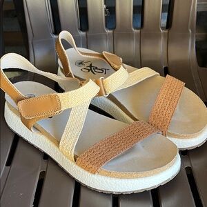 OTBT Tan and Cream Women's Sandals